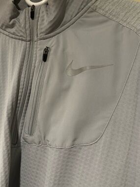 Nike Men’s Light Gray Quarter -Zip Performance pullover. Running-Golf NWOT